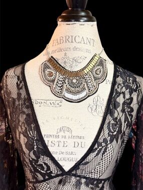 Art Deco Statement Necklace featuring Intricate Metallic Beadwork